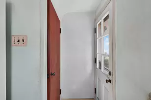 584 Chestershire Rd, Columbus, OH 43204 - Photo 6