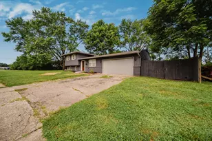 2850 Ravenswood Ct, Columbus, OH 43232 - Photo 2