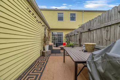 1697 Park Row Drive #Q, Columbus, OH 43235 - Photo 18