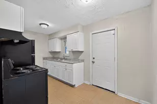 221 N Kellner Rd, Columbus, OH 43209 - Photo 6