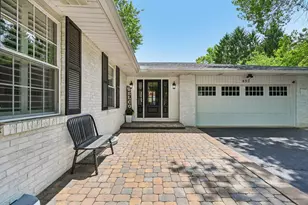 857 Lookout Point Dr, Columbus, OH 43235 - Photo 2