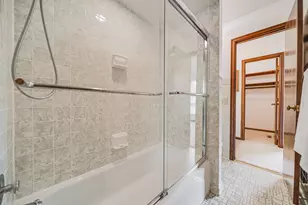 4231 Chaucer Ln, Columbus, OH 43220 - Photo 36