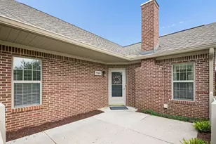 5568 Meadowood Ln, Westerville, OH 43082 - Photo 2