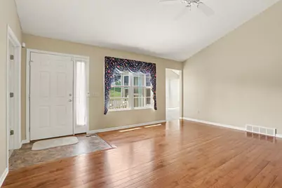 548 Edgehill Circle, Logan, OH 43138 - Photo 4