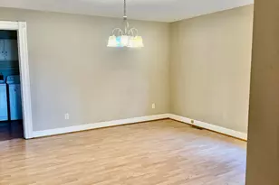 414 E Mound St, Circleville, OH 43113 - Photo 2