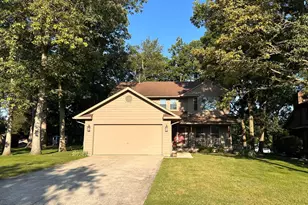 605 Oakwood Dr, Bellefontaine, OH 43311 - Photo 1