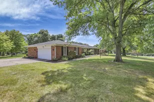 1882 Rosewood NE, Lancaster, OH 43130 - Photo 2