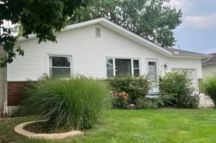 585 Hillsdale Dr, West Jefferson, OH 43162 - Photo 2