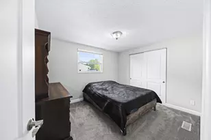 1679 Woodhurst Ct, Columbus, OH 43223 - Photo 32