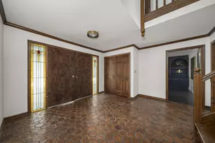 825 Bluffview Dr, Columbus, OH 43235 - Photo 1