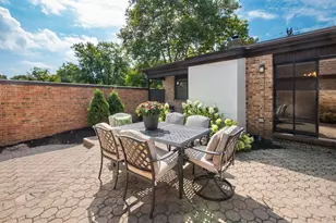 1731 Arlingate Dr S, Columbus, OH 43220 - Photo 2
