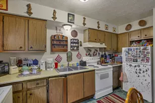 1827 E Lakeview Ave, Columbus, OH 43224 - Photo 12
