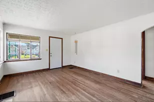571 S Hague Ave, Columbus, OH 43204 - Photo 10