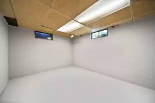 881 S Brinker Ave, Columbus, OH 43204 - Photo 40