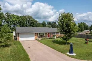 4049 Walnut Grove Cir, Urbana, OH 43078 - Photo 2