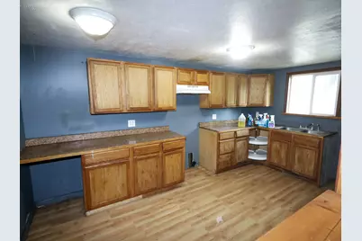 539 E State Street, Newcomerstown, OH 43832 - Photo 4