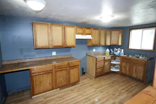539 E State St, Newcomerstown, OH 43832 - Photo 4