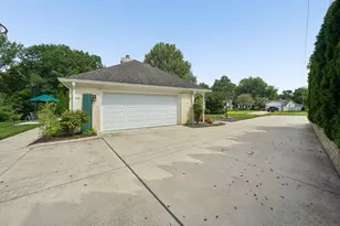 890 Lookout Point Dr, Columbus, OH 43235 - Photo 44