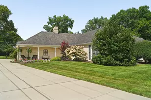 890 Lookout Point Dr, Columbus, OH 43235 - Photo 6