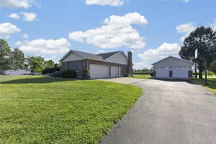 3151 Wall St, Centerburg, OH 43011 - Photo 8