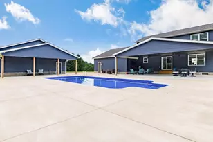 1850 Meadow Creek Creek, Zanesville, OH 43701 - Photo 20