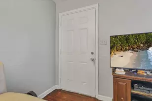 1671 E Whittier St, Columbus, OH 43206 - Photo 12