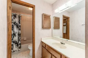 1949 Rockdale Dr, Columbus, OH 43229 - Photo 12