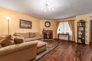 1949 Rockdale Dr, Columbus, OH 43229 - Photo 4