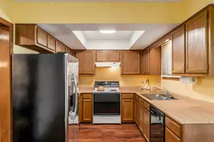 1949 Rockdale Dr, Columbus, OH 43229 - Photo 8