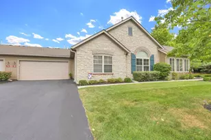 100 Stonegate Dr, Pataskala, OH 43062 - Photo 2