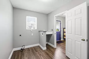 1893 Bashan Dr, Columbus, OH 43228 - Photo 14