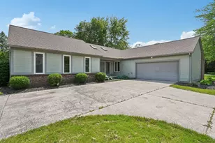 1727 Sioux Ct, Grove City, OH 43123 - Photo 2