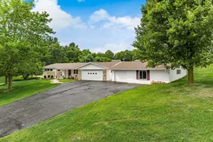 107 Linnell Dr NW, Granville, OH 43023 - Photo 1