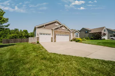 424 Rolling Acre Drive, Lithopolis, OH 43136 - Photo 2
