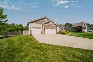 424 Rolling Acre Dr, Lithopolis, OH 43136 - Photo 2