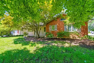 3981 Chelton Pl, Upper Arlington, OH 43220 - Photo 4