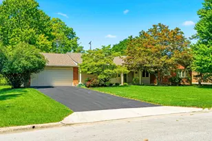3981 Chelton Pl, Upper Arlington, OH 43220 - Photo 2