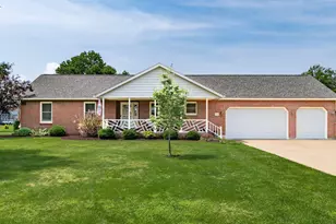 645 Lakeshore Dr W, Hebron, OH 43025 - Photo 2