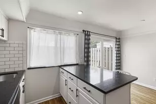 952 Chatham Ln, Columbus, OH 43221 - Photo 6