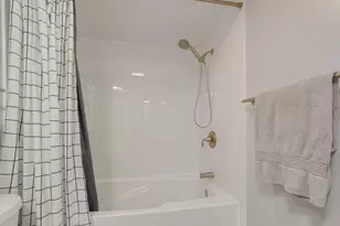 952 Chatham Ln, Columbus, OH 43221 - Photo 14