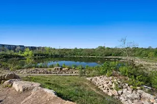 2422 Quarry Trails Dr, Columbus, OH 43228 - Photo 4