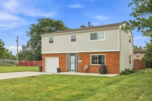 5391 Gabriel Ct, Columbus, OH 43228 - Photo 2