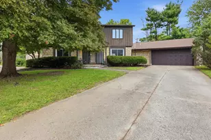5288 Butternut Ct E, Columbus, OH 43229 - Photo 2