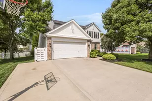 7570 Storrington Pl, Lewis Center, OH 43035 - Photo 2