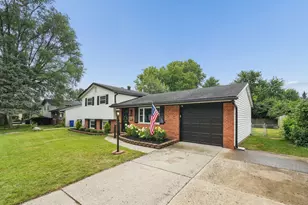 4977 Warminster Dr, Columbus, OH 43232 - Photo 2