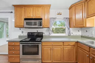 9630 Redwood Cir, Plain City, OH 43064 - Photo 4
