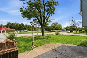 555 Fox Ridge St, Columbus, OH 43228 - Photo 6