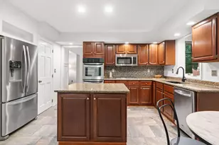359 Bailey Pl, Columbus, OH 43235 - Photo 16