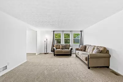 5723 Greendale Drive, Galloway, OH 43119 - Photo 6