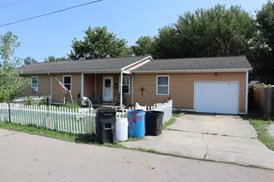 403 Clyburn Ave, Washington Court House, OH 43160 - Photo 2